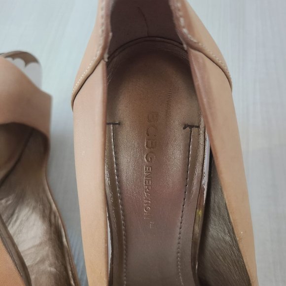 BCBG Nude Open Toe High Heels w Wood Accent Heel & Bronze Detailing - Picture 5 of 8